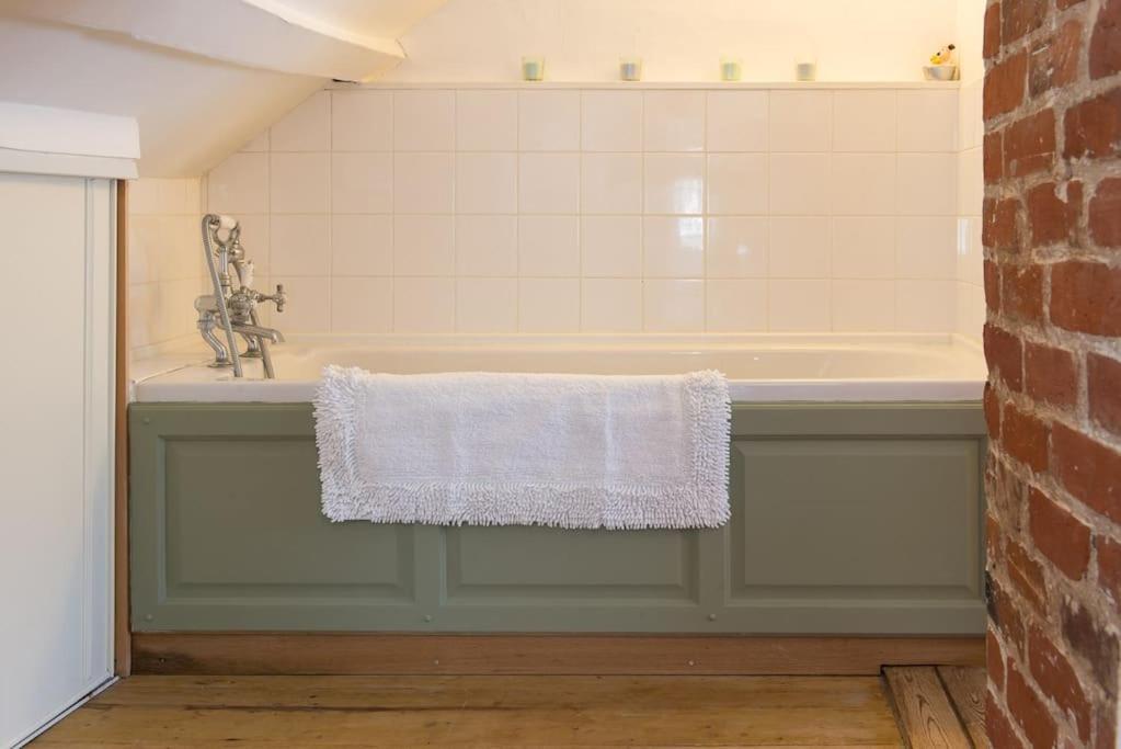 Wren Cottage, A Very Cosy Historic Coastal Cottage In A Pretty Little Village Wickham Market Esterno foto